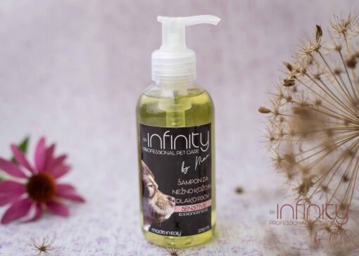 ŠAMPON ZA PSE Z OBČUTLJIVO KOŽO SENSITIVE INFINITY professional pet care by Nina